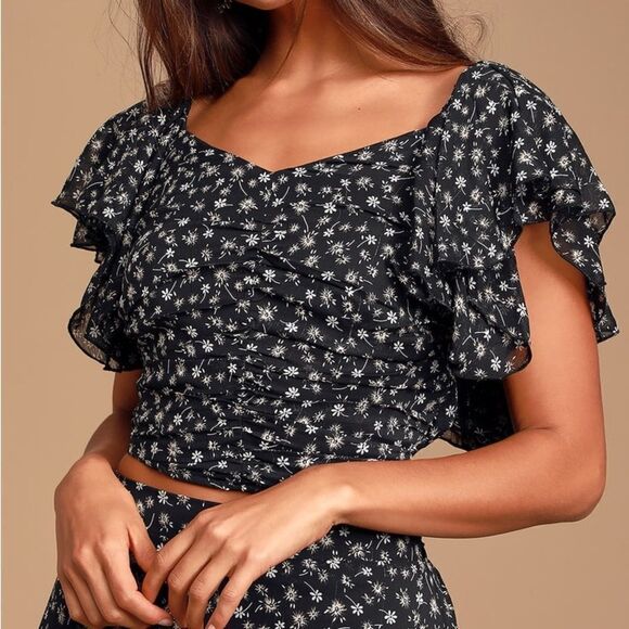 Lulu’s Miya Black Floral Print Ruffled Short Sleeve‎ Crop Top - Picture 1 of 6